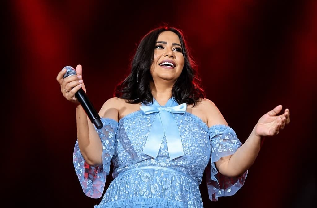 شيرين عبد الوهاب تخطف الأنظار بعودة جماهيرية كبرى في الساحل الشمالي