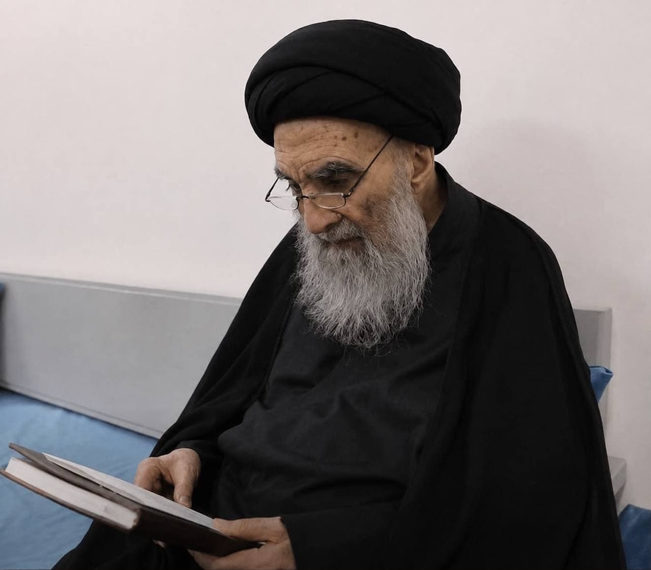 وكالة الأنباء العراقية تنشر أحدث صورة للمرجع الأعلى السيد علي السيستاني